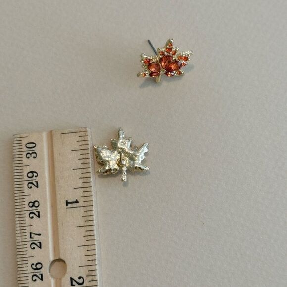 Leaf stud earrings M797 - Picture 4 of 4